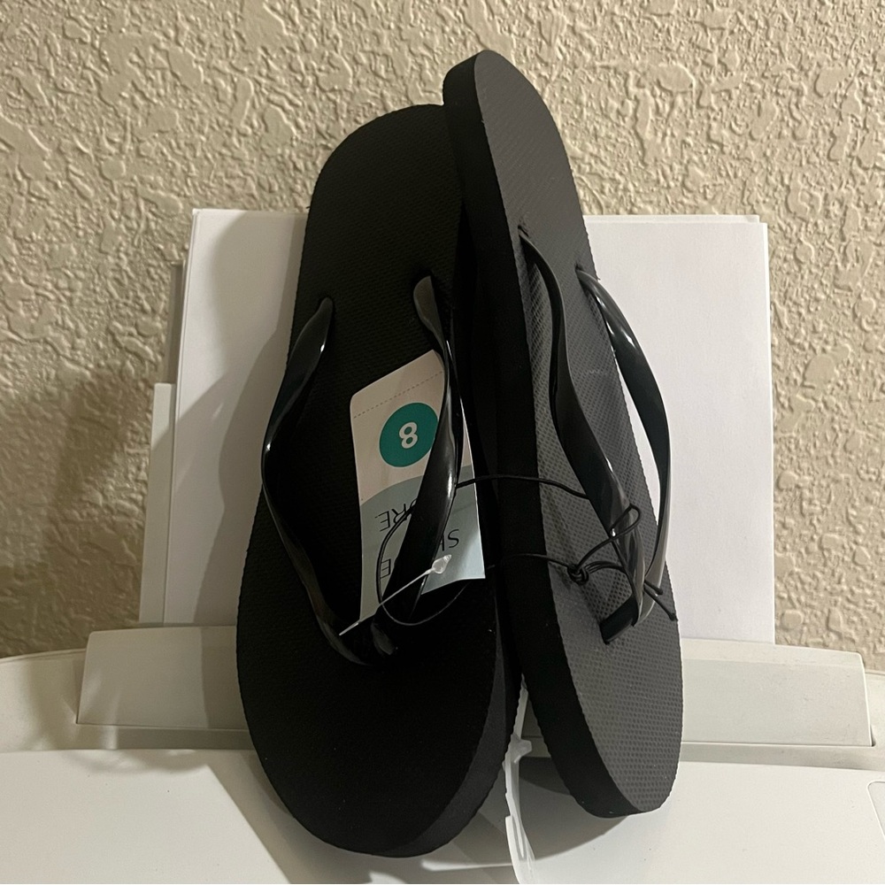 Stylish Black Flip Flops for Women